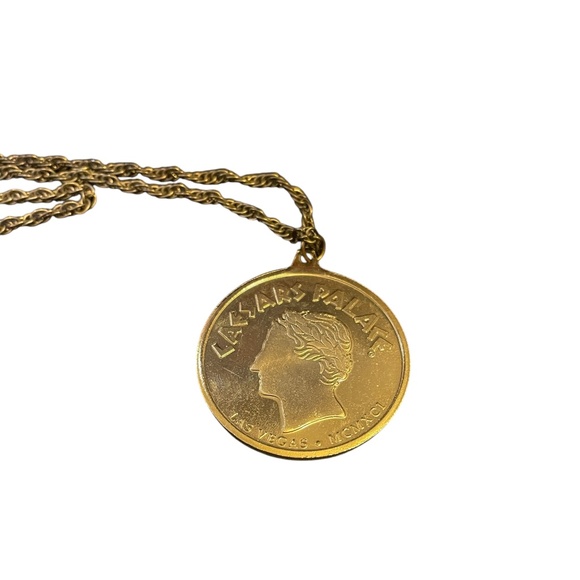 Vintage Caesars Palace Gold Tone Las Vegas Medal Necklace Silhouette - Picture 1 of 4